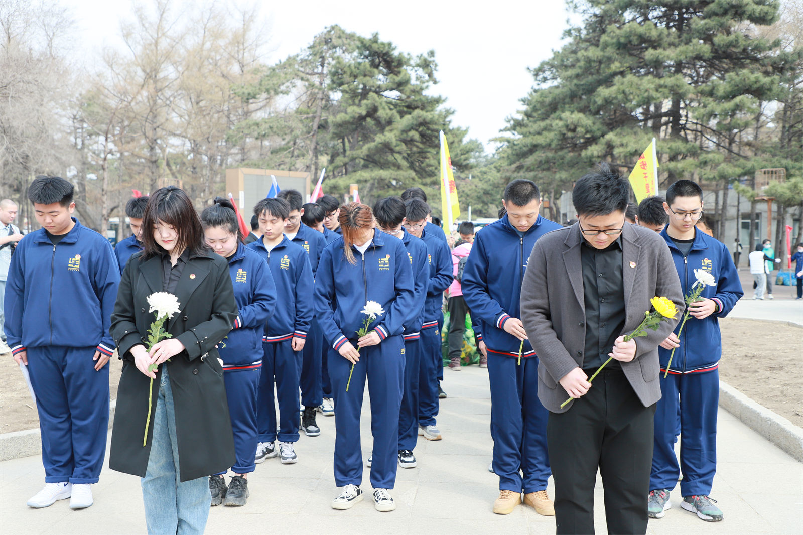 图二 默哀照.JPG