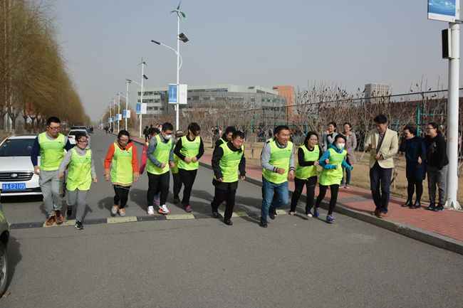 2师生马拉松_副本.jpg