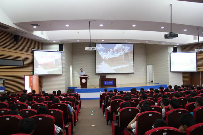 张红庆副书做专题教育报告_副本.jpg