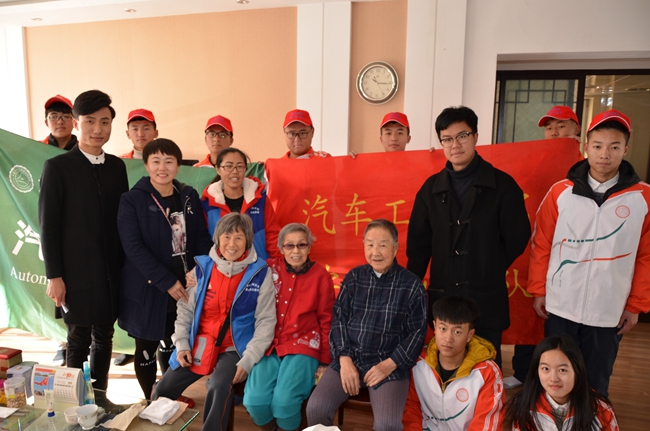 图三 慰问社区参加抗美援朝退伍老兵_副本.jpg