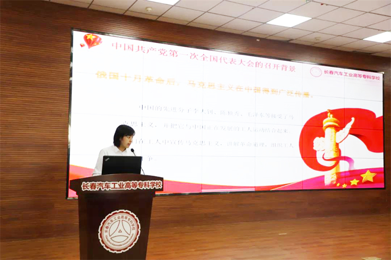 图4 马海艳同志讲党课.jpg