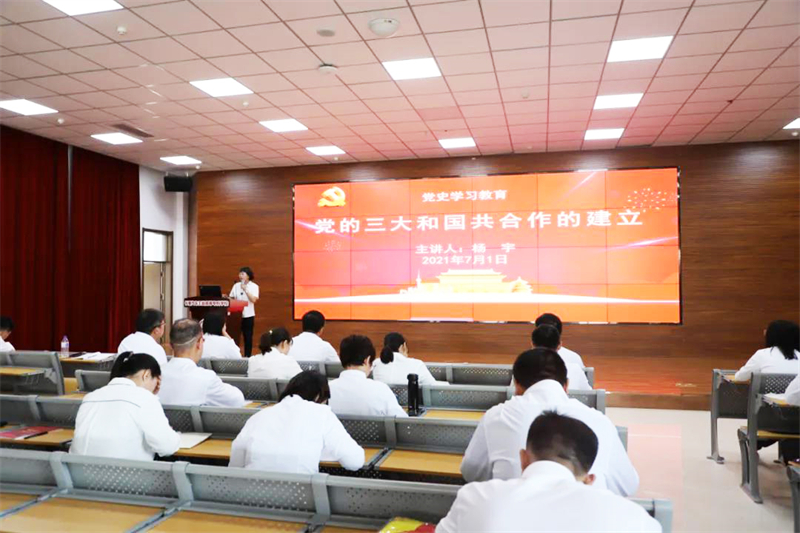 图6 杨宇同志讲党课.jpg