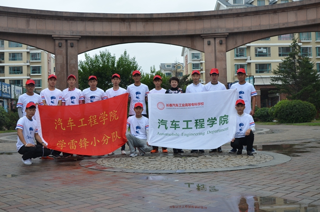 图六 志愿者们合影_副本.jpg