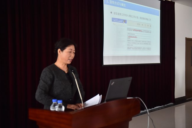 图3 汽车运用学院院长焦传君做经验交流_副本.jpg